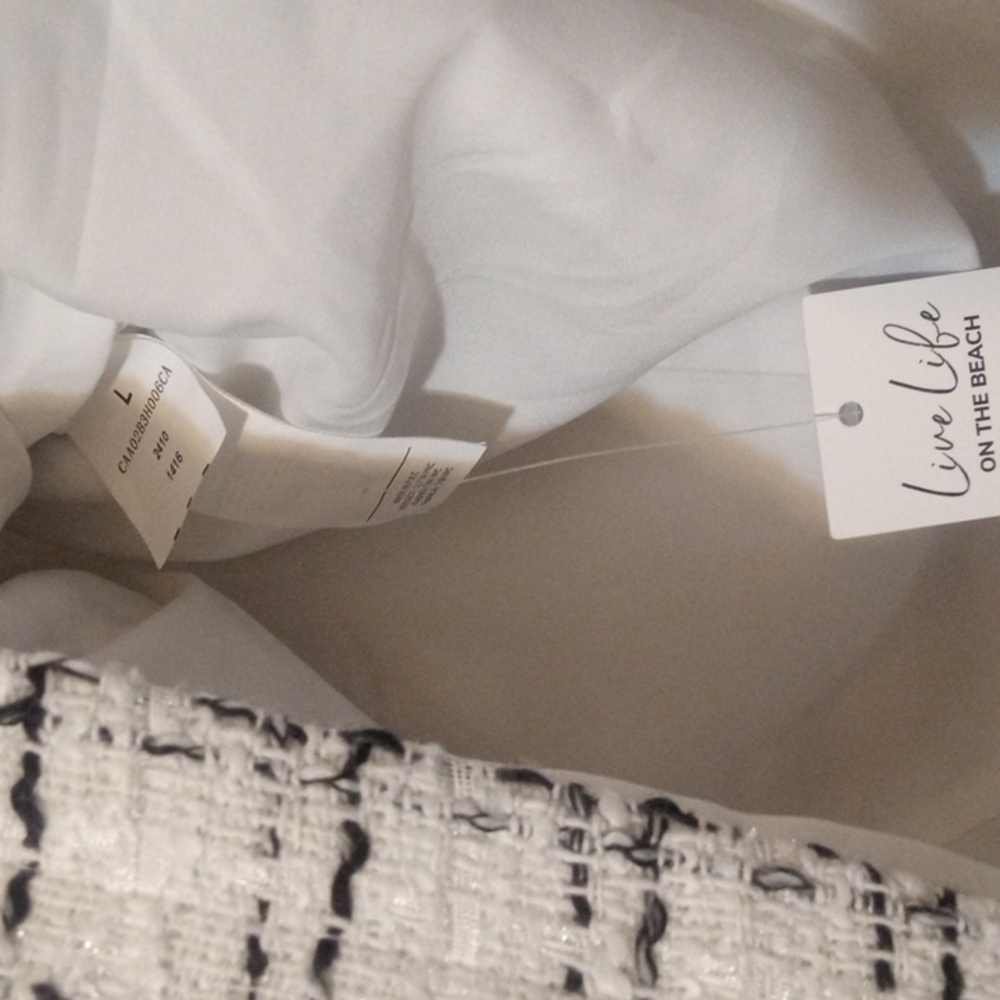 CUPSHE WOVEN WHITE AND BLACK PLAID MINI SKIRT SIZE LARGE NWT - Picture 8 of 10